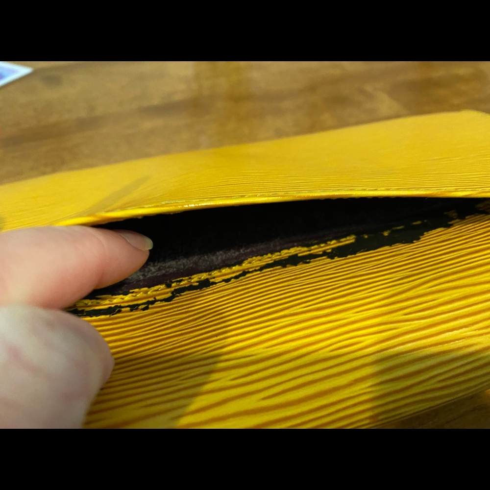 Louis Vuitton Clutch Epi Leather Yellow - Picture 3 of 16